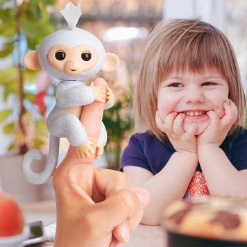 Дитяча інтерактивна іграшка мавпочка зі звуковими ефектами Fingerlings Біла 03k05p177v5 фото